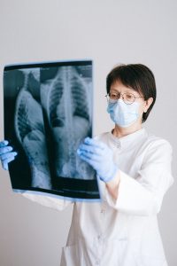 Mujer hospital recurso sanitaria doctora radiografía