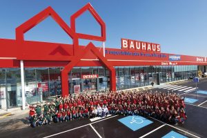 Bauhaus - empleados - tienda