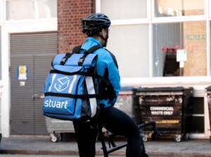 Stuart-riders-delivery-repartidores-bici-rrhh-recursos-humanos-factor-humano-fh