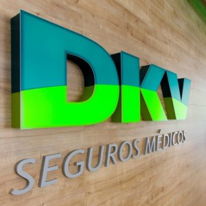 DKV Seguros Recurso Logo