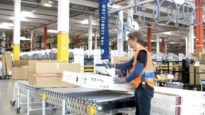amazon centro logístico empleado almacén 