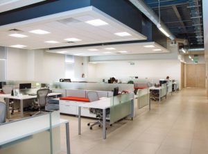 oficina-vacia-recurso-ordenadores-rrhh-recursos-humanos-factor-humano-fh