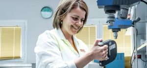 Pascual-empleada-fábrica-rrhh-recursos-humanos-factor-humano-fh