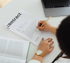 contrato-contratación-empleo-recurso-candidato-rrhh-recursos-humanos-factor-humano-fh