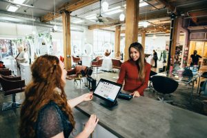 peluquería-empleo-tienda-jóven-rrhh-recursos-humanos-factor-humano-fh