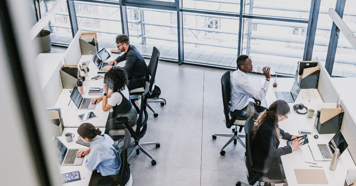 Absentismo-oficina-trabajar-empleado-recurso